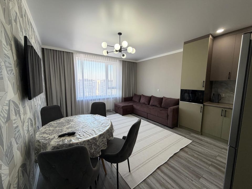 TV and multimedia, Kitchen or kitchenette, Living room, Seating area, Dining area
