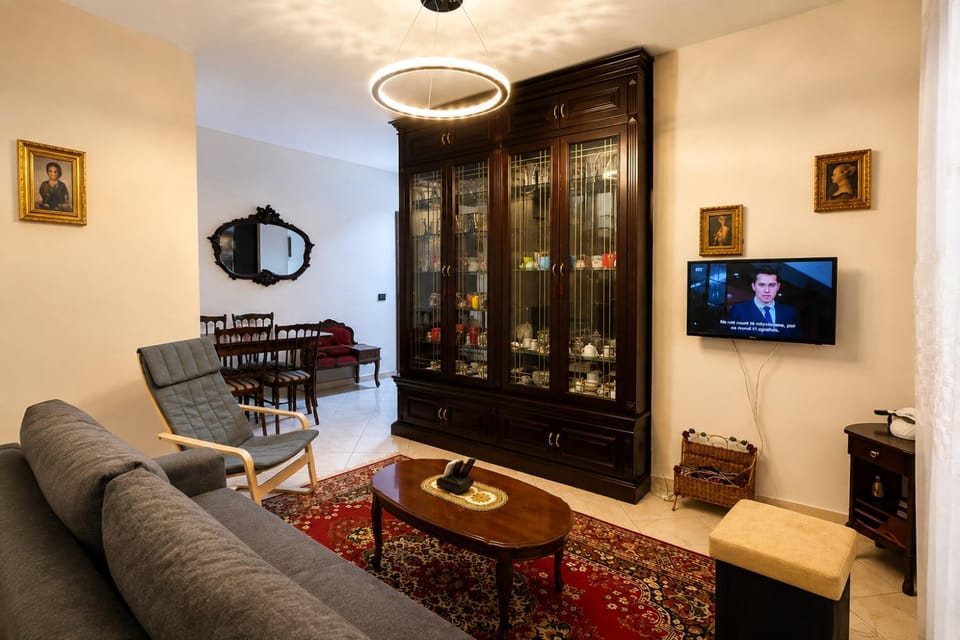 Central Breeze Tirana - 4 min to Skanderbeg Square Apartment in Tirana