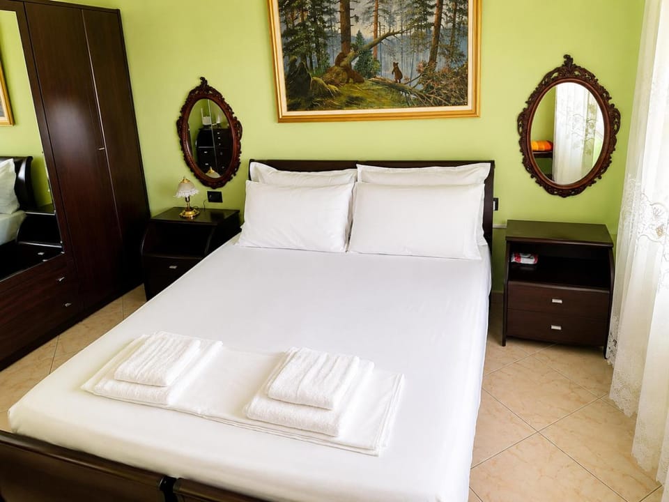 Central Breeze Tirana - 4 min to Skanderbeg Square Apartment in Tirana