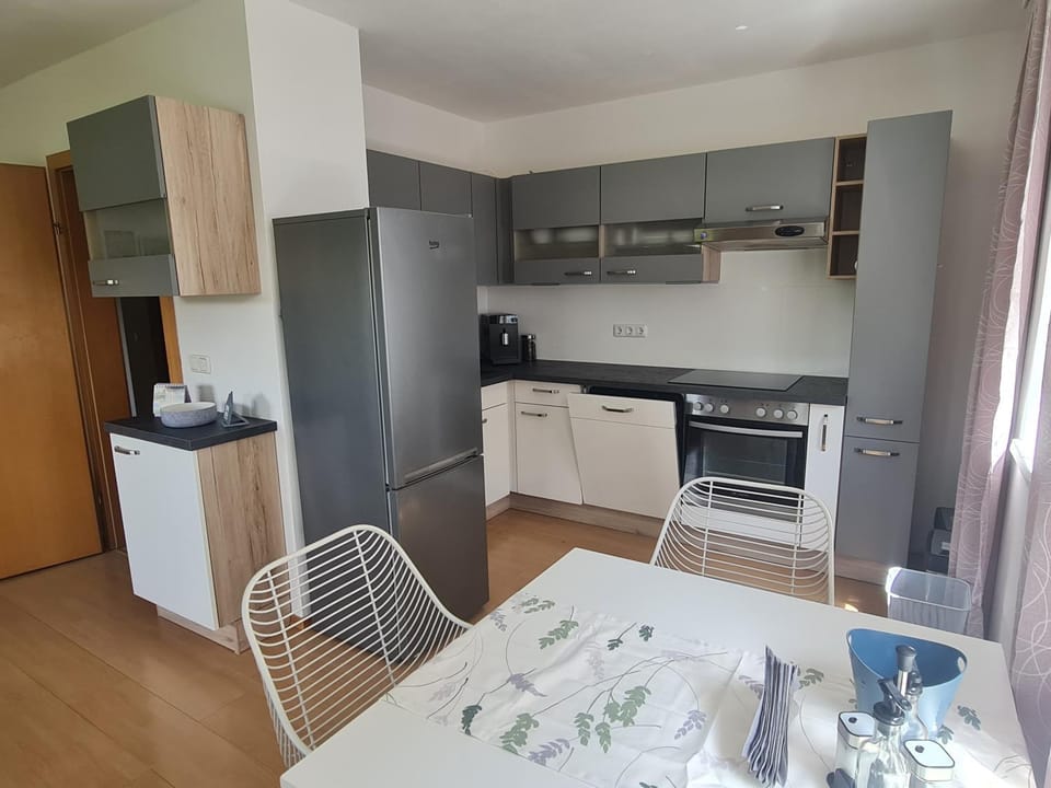 Kitchen or kitchenette, Dining area, dishwasher, oven, stove