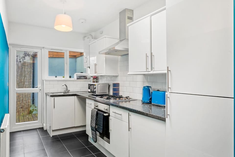 Hidden Gem - Terrace & Garden Escape Apartment in Bristol