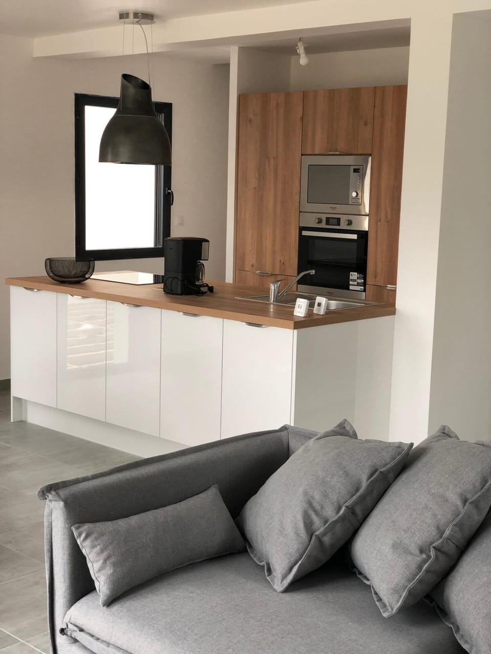 Kitchen or kitchenette, Living room, stove