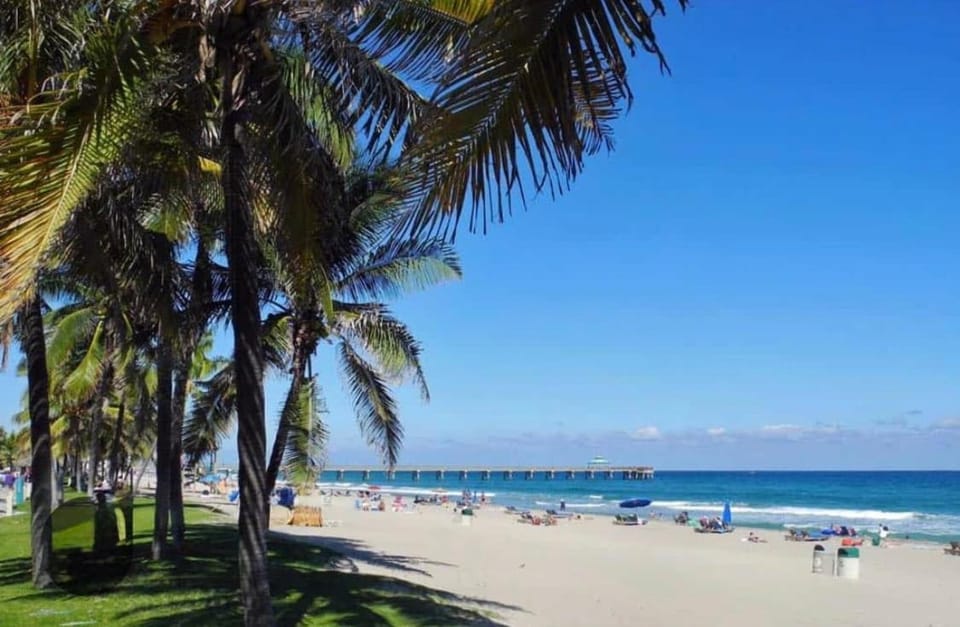 BEACHaus Home - Pool - 2 Blocks from Beach House in Deerfield Beach