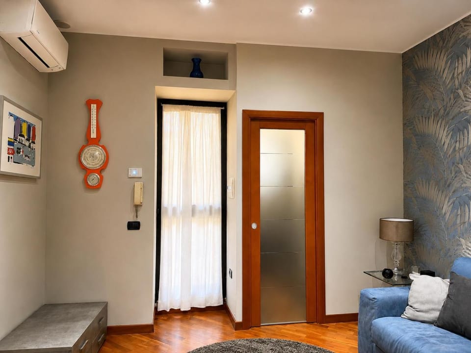 Living room, Seating area, air conditioner