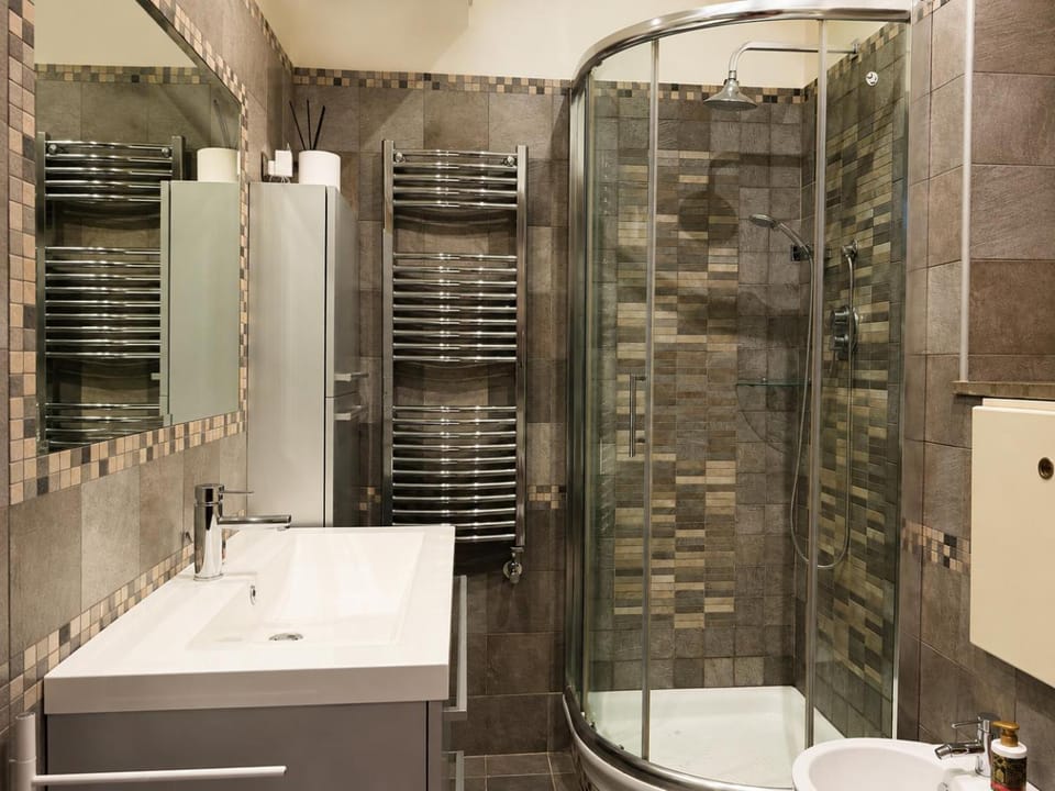 Shower, Bathroom, towels