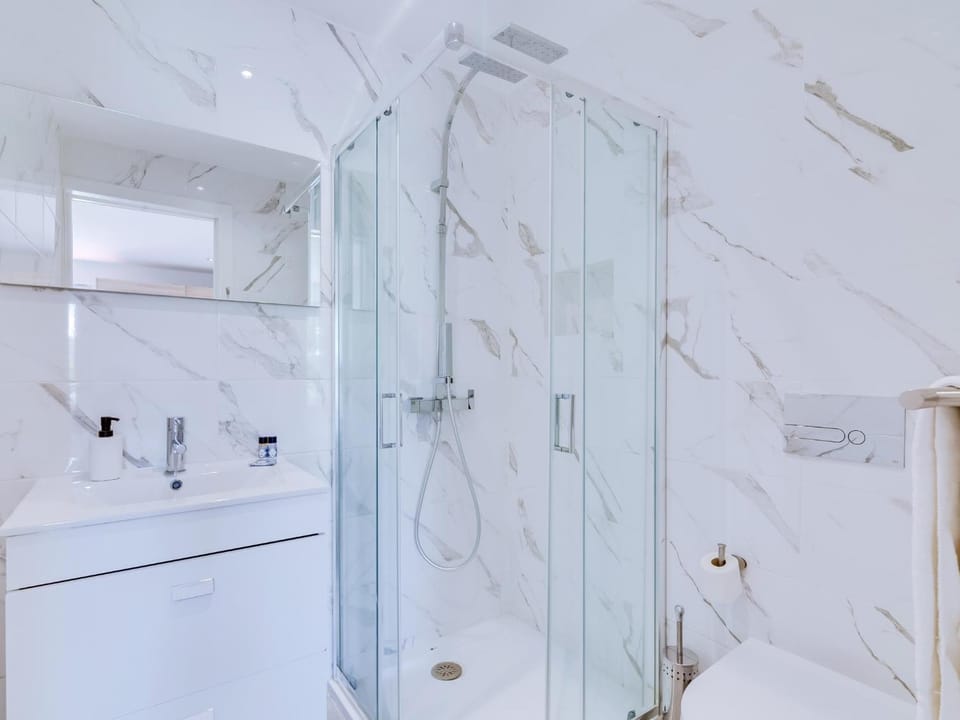 Shower, Bathroom, towels