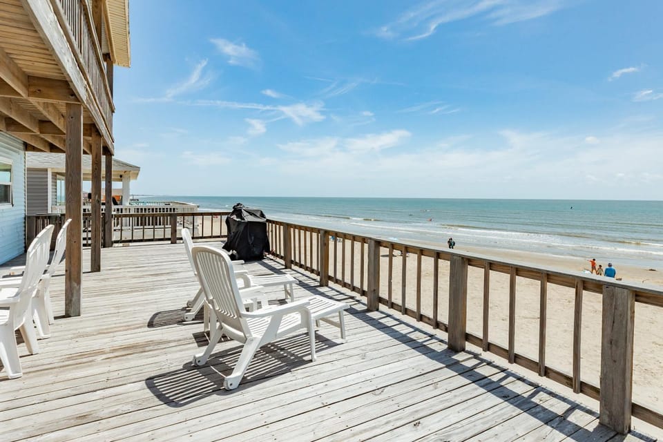 Seaside Haven - Direct Beachfront by the Jetty House in Surfside Beach