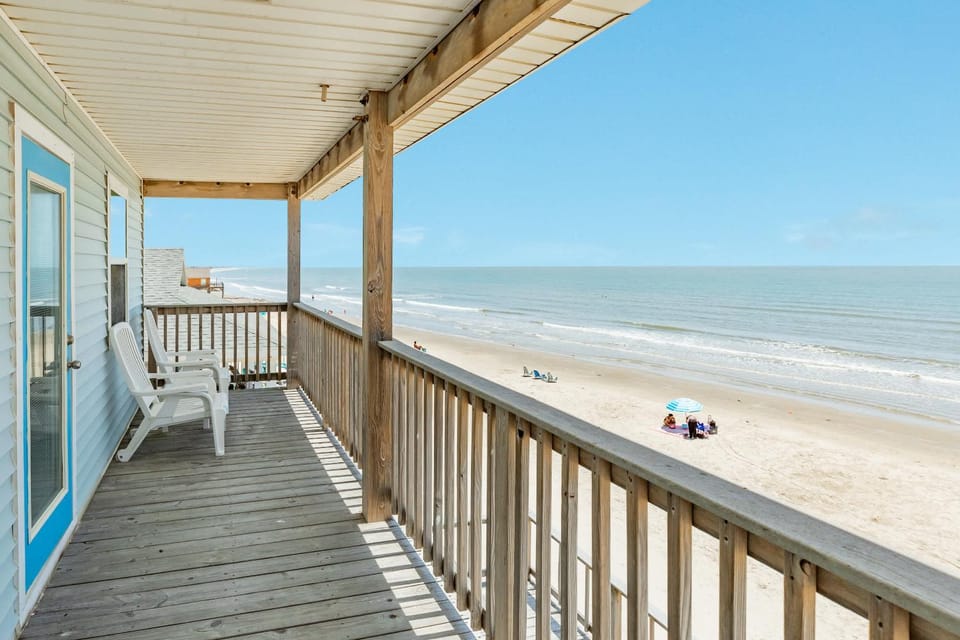 Seaside Haven - Direct Beachfront by the Jetty House in Surfside Beach