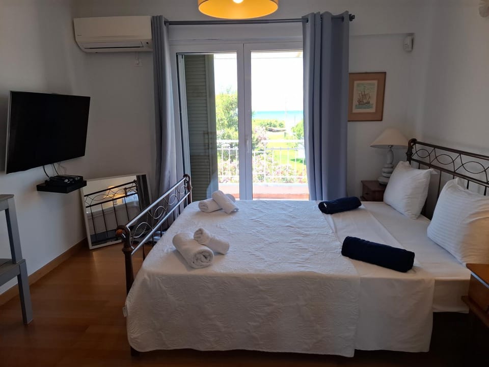 Amazing Seafront Villa AgGiannis Apartment in Lefkada