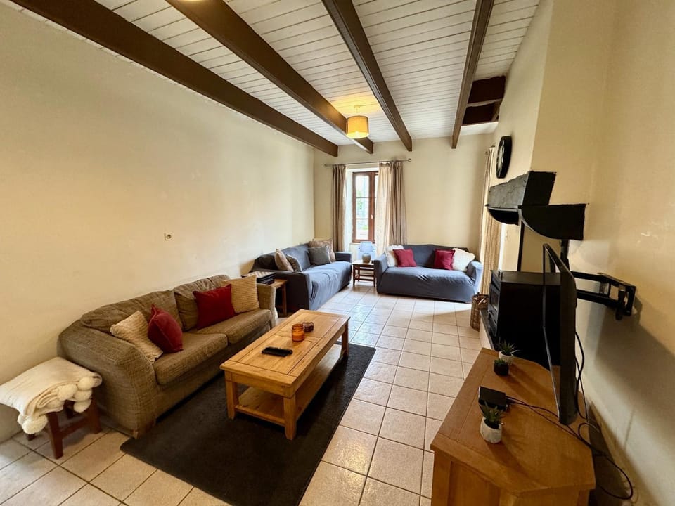 Communal lounge/ TV room, TV and multimedia, Living room, Seating area