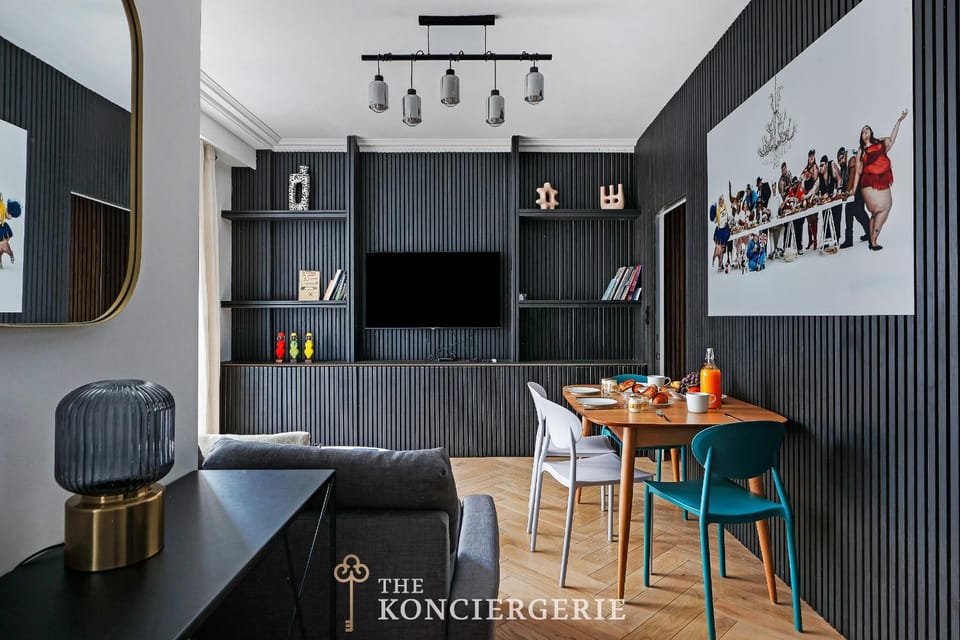 Chic Parisian Home Private Balcony Sleeps 6 Apartment in Paris
