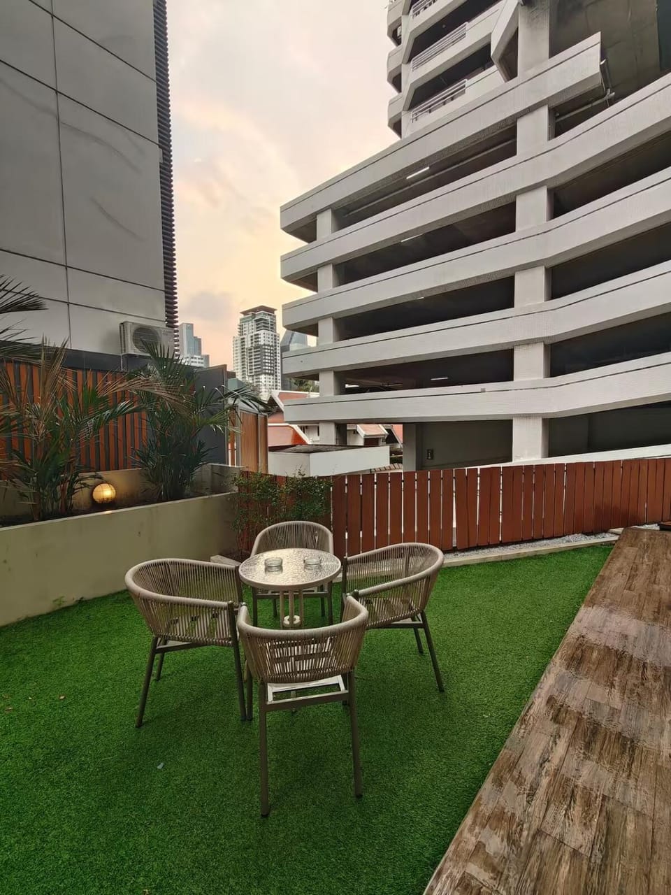 Massive Townhouse in Sukhumvit 49 Terrace House in Bangkok