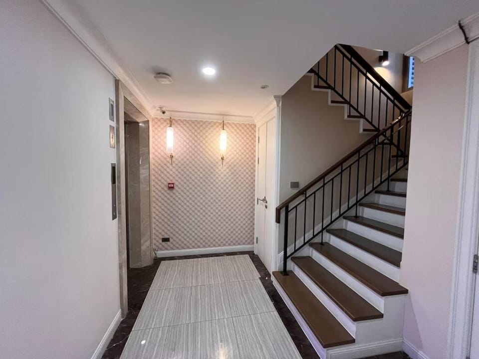 Massive Townhouse in Sukhumvit 49 Terrace House in Bangkok
