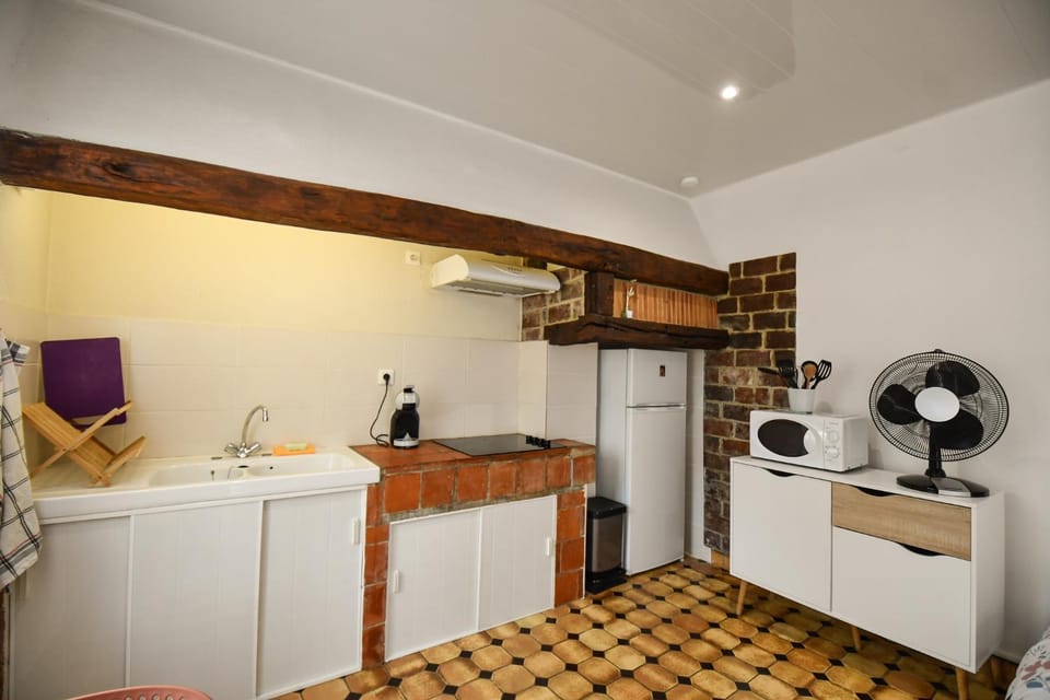 Kitchen or kitchenette, stove