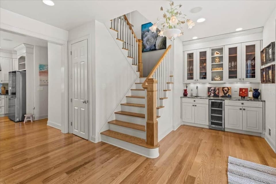 Luxury Coastal Retreat w/Heated Pool House in Mantoloking Shores