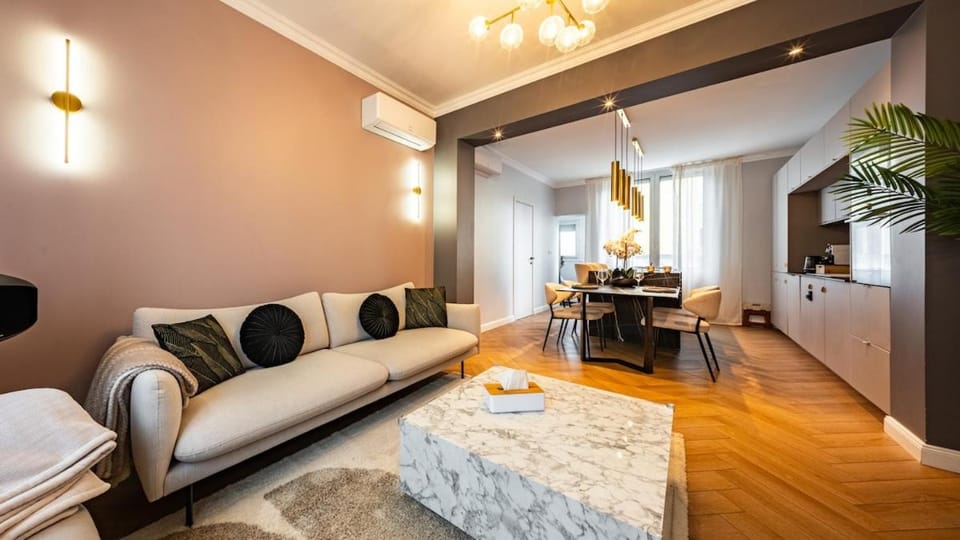 TV and multimedia, Seating area, air conditioner