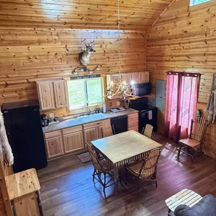 Secluded Cabin Villa with Hot Tub Pond & Hiking Cabin in Falls Township