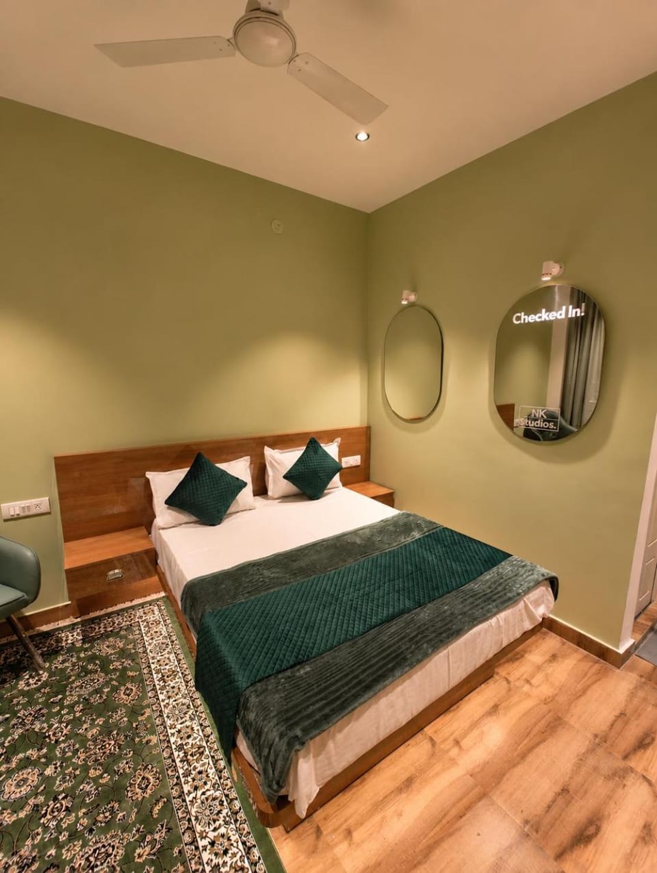 Bed, Photo of the whole room, Bedroom