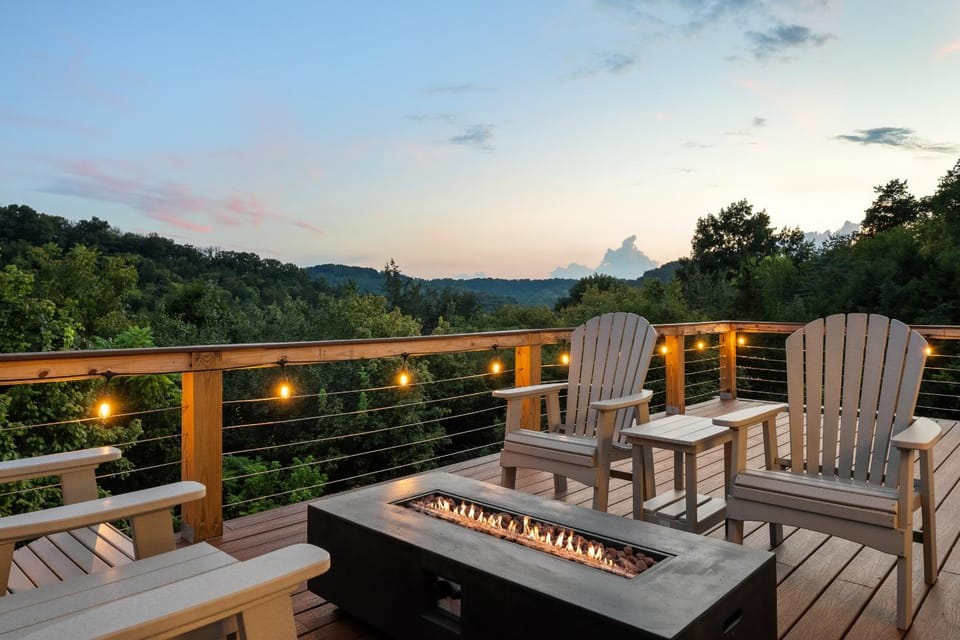 Center Hill Lake Lake Access, Pool & Fire Pit House in Center Hill Lake