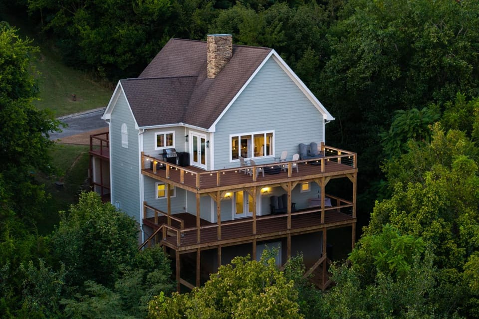 Center Hill Lake Lake Access, Pool & Fire Pit House in Center Hill Lake