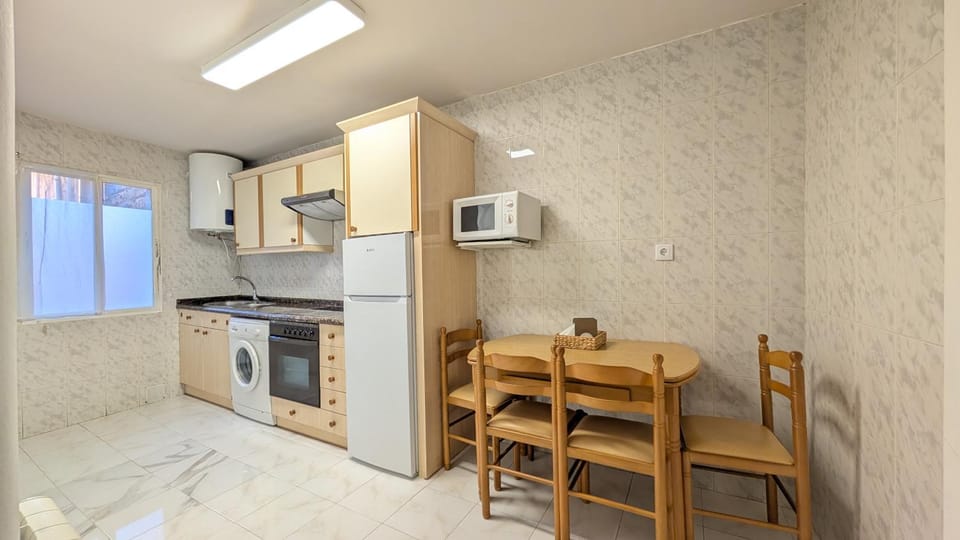 Coffee/tea facilities, microwave, oven, stove, washing machine