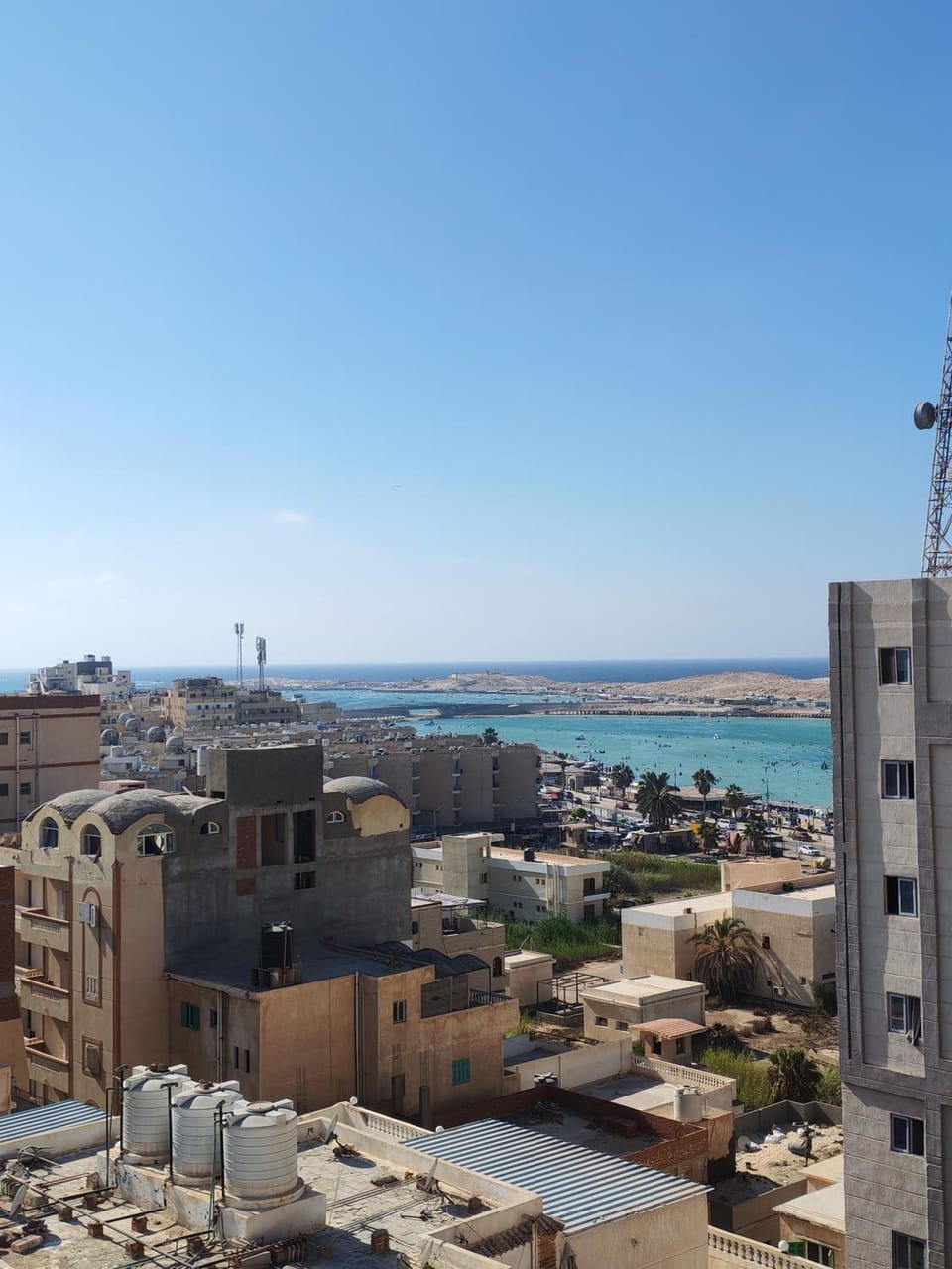 شقه فندقيه بمرسي مطروح تري البحر مكيفه 2001 Apartment in Egypt