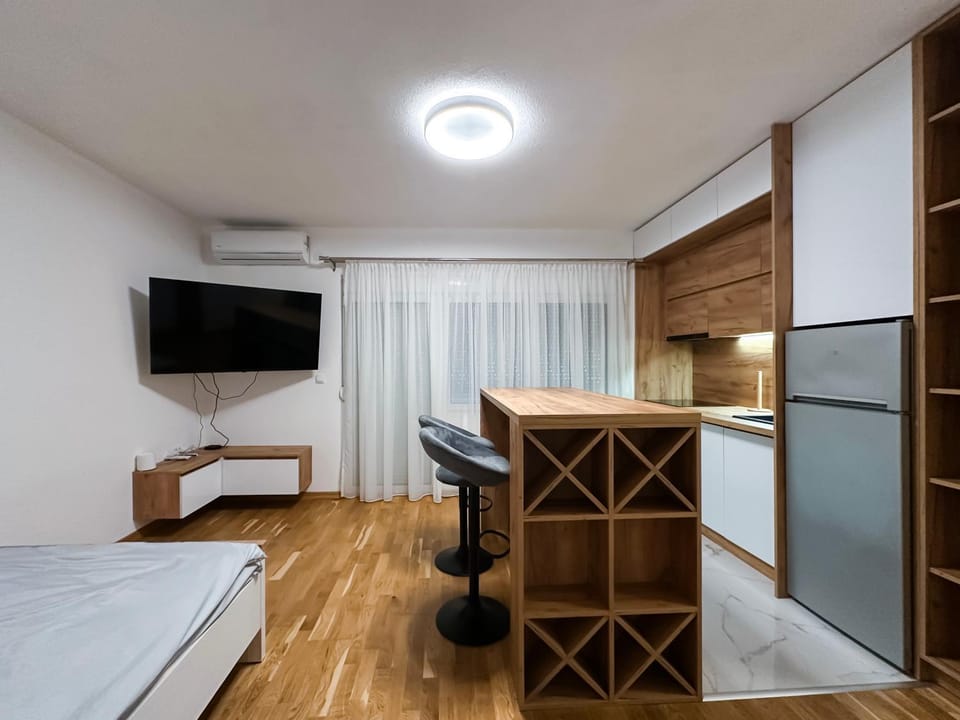 Bed, TV and multimedia, Kitchen or kitchenette, air conditioner