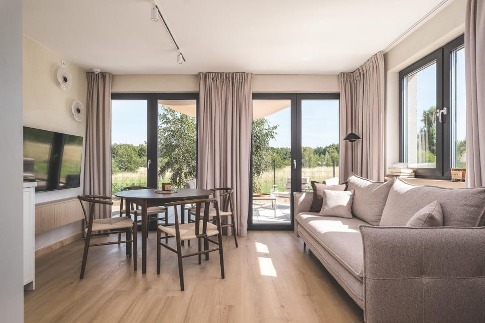 TV and multimedia, View (from property/room), Balcony/Terrace, Living room, Seating area, Dining area