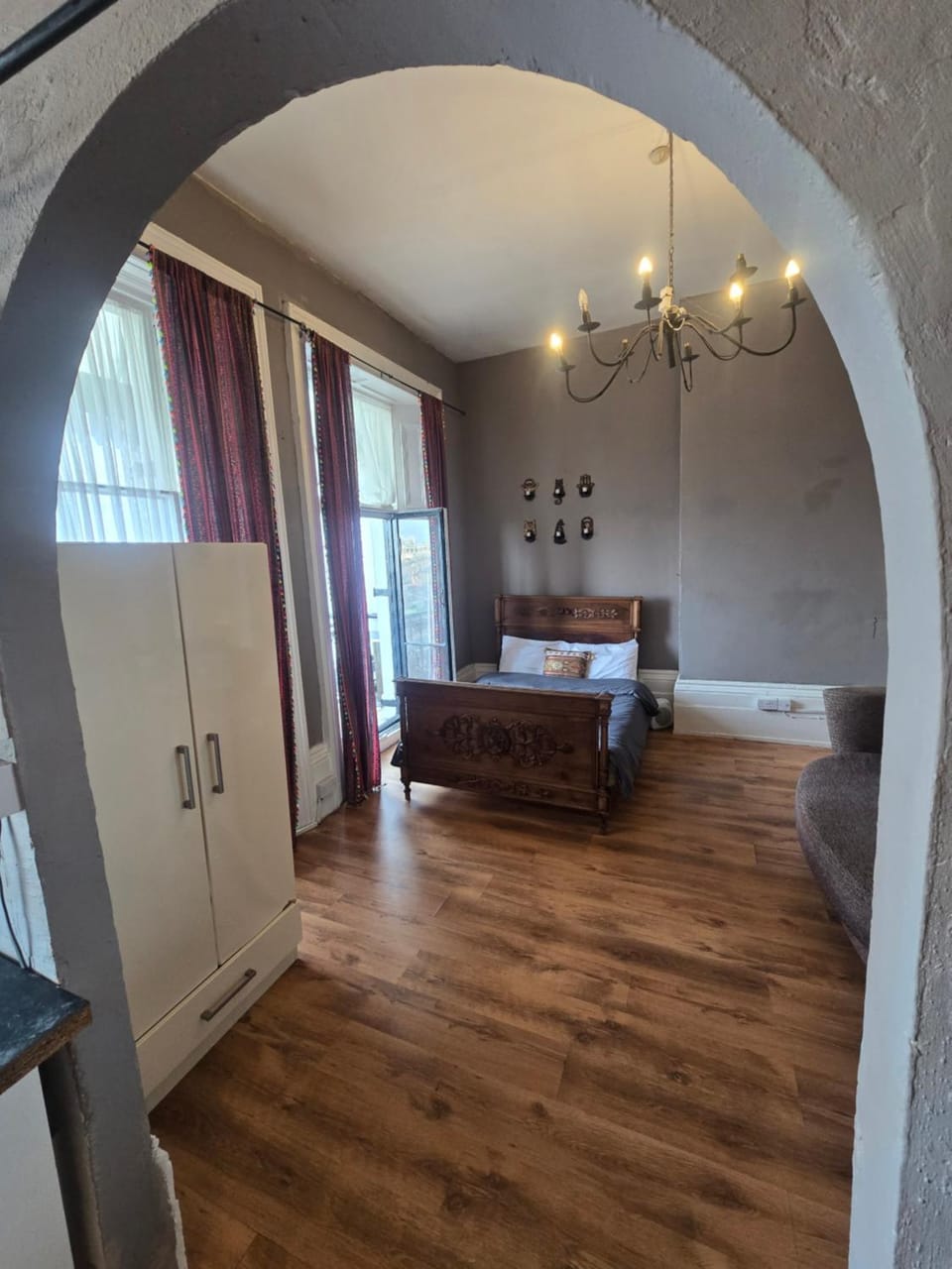 Balcony Flat next to port and cliffs with parking Apartment in Dover