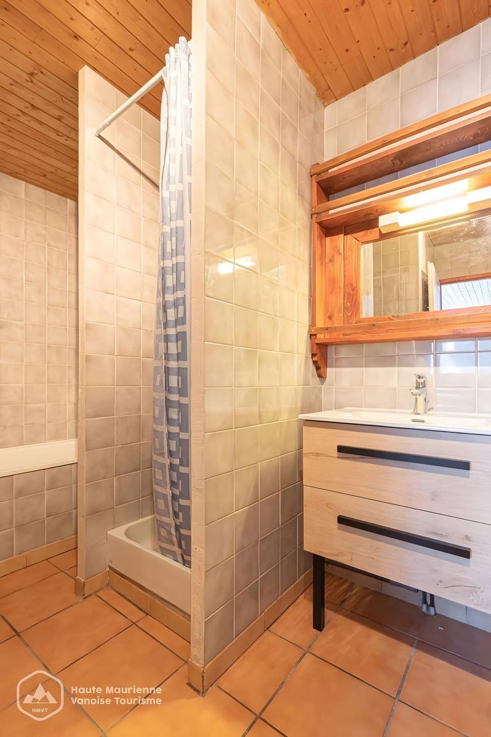 Bathroom, Living room