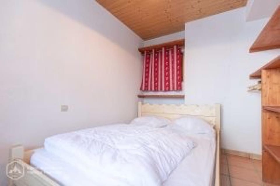 Property building, Living room, Bedroom
