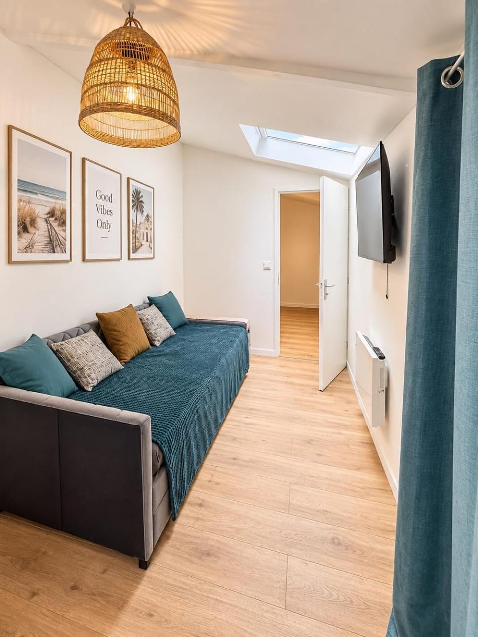 Communal lounge/ TV room, Living room