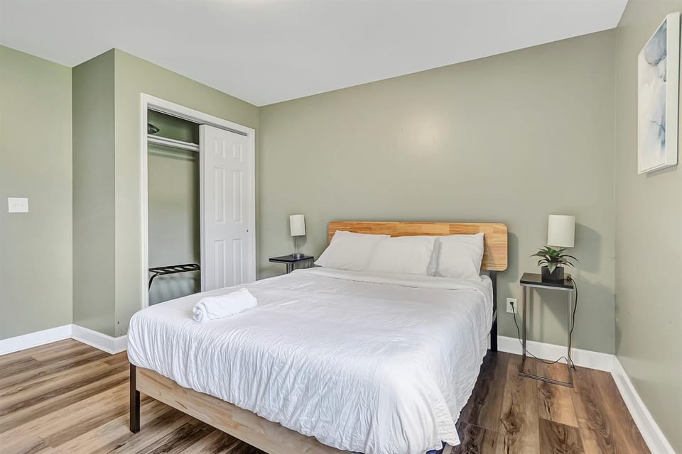 Bethany Grove House B Cozy Three Bedroom Stay Apartment in Huntsville
