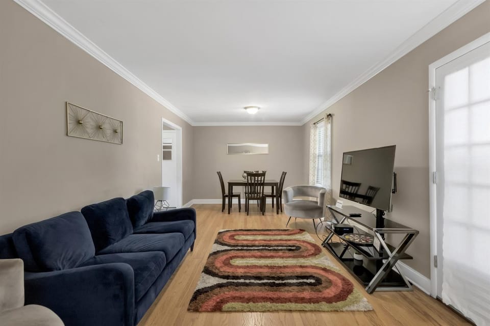 Shady Grove Cottage Large Yard, Pets Welcome House in Madison