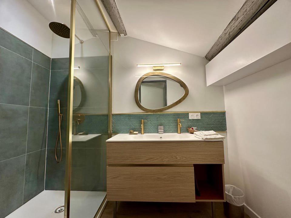 Shower, Bathroom, towels