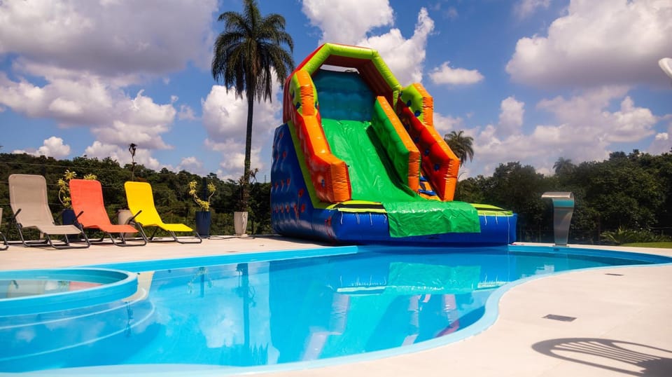 Sítio coqueiro dourado Chalet in Contagem