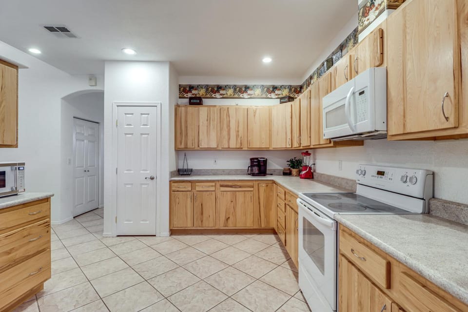 Arizona City Monthly Rental w/ Yard & Workspaces House in Arizona City