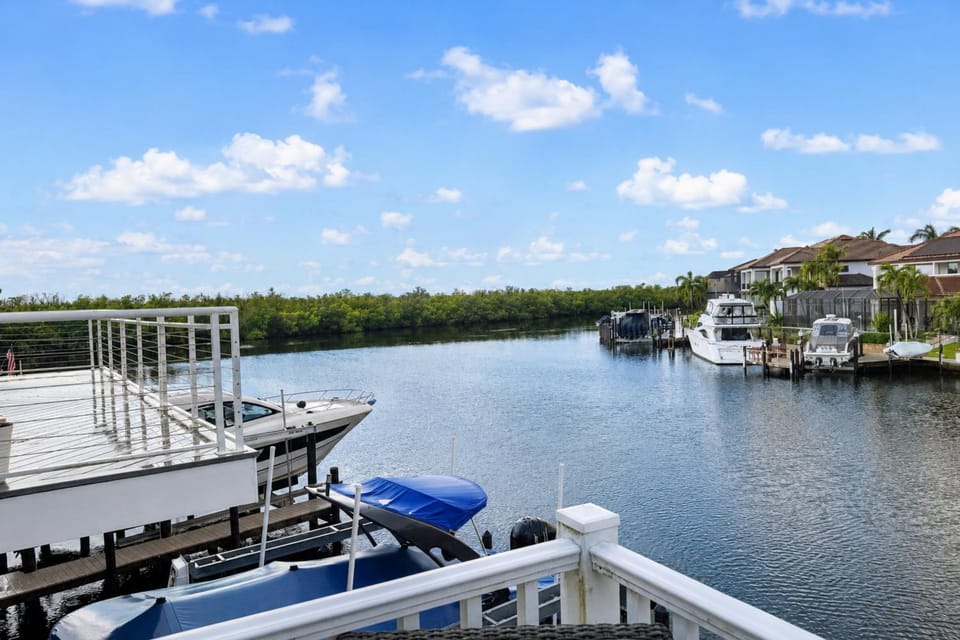 Cape Harbour Getaway! Fantastic View & Location House in Cape Coral