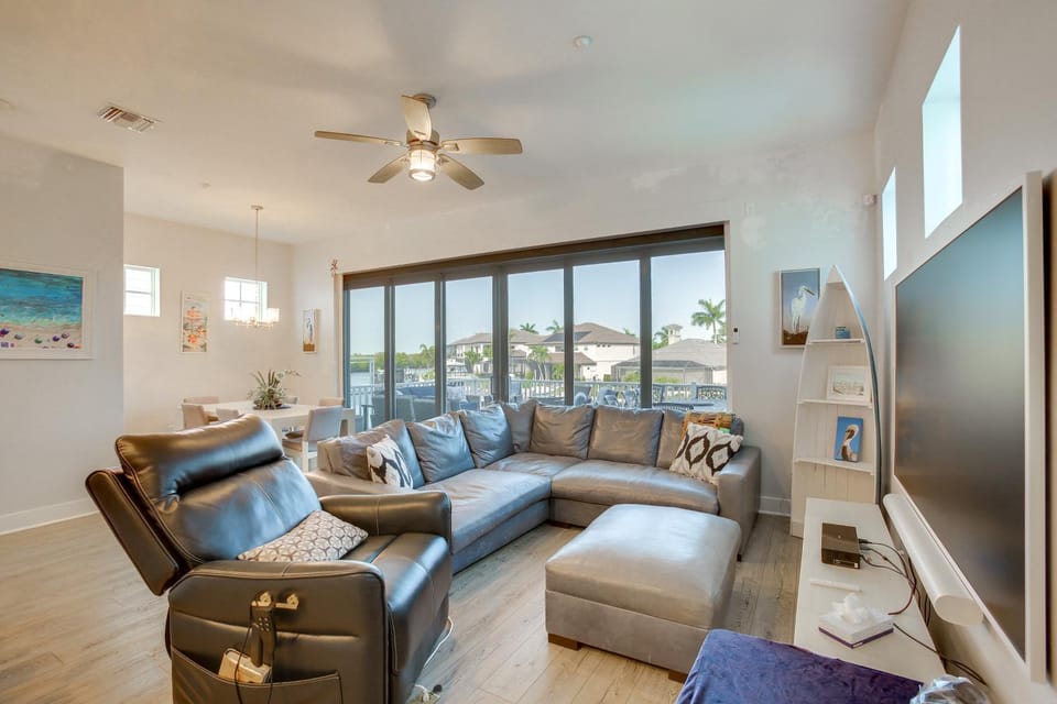 Cape Harbour Getaway! Fantastic View & Location House in Cape Coral