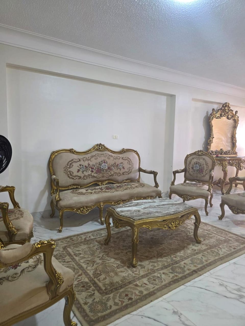 Living room, Seating area