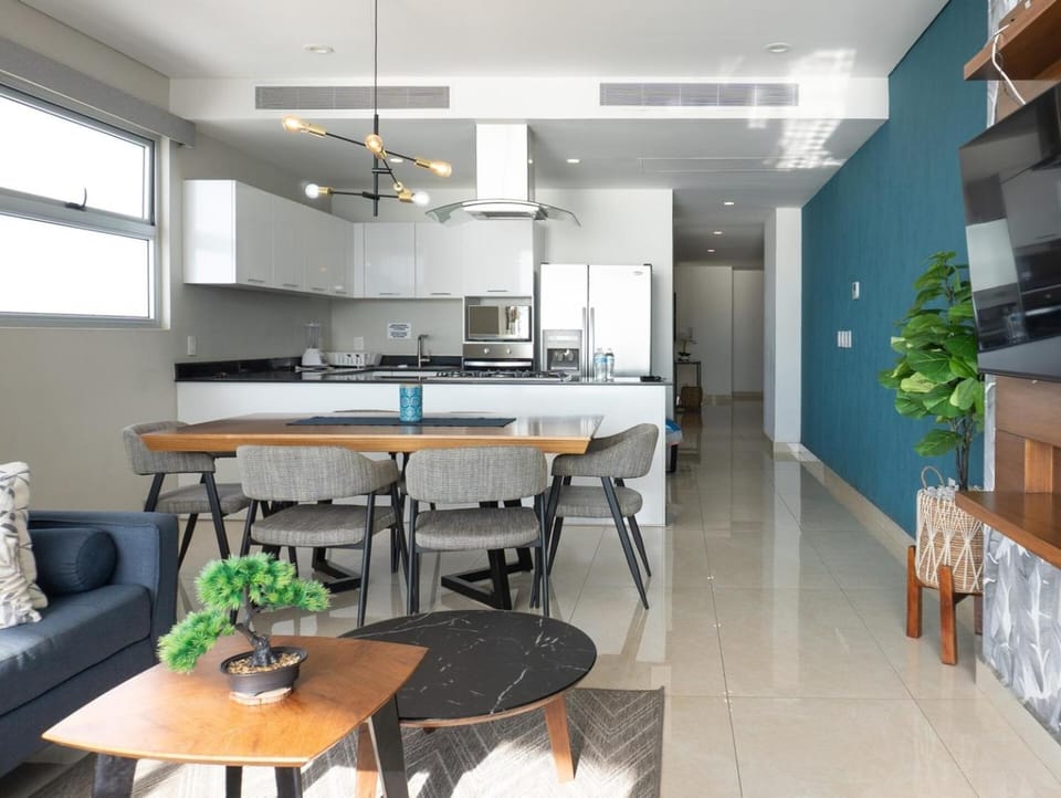 Luxury condo with ocean view and balcony Apartment in Mazatlan