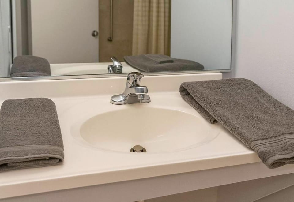 North - King Bed Hotel Studio 218 Apartment in Flowood