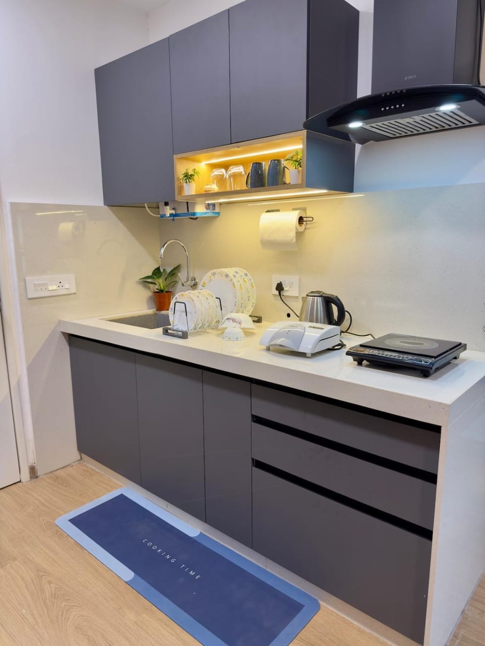 Coffee/tea facilities, Kitchen or kitchenette, stove