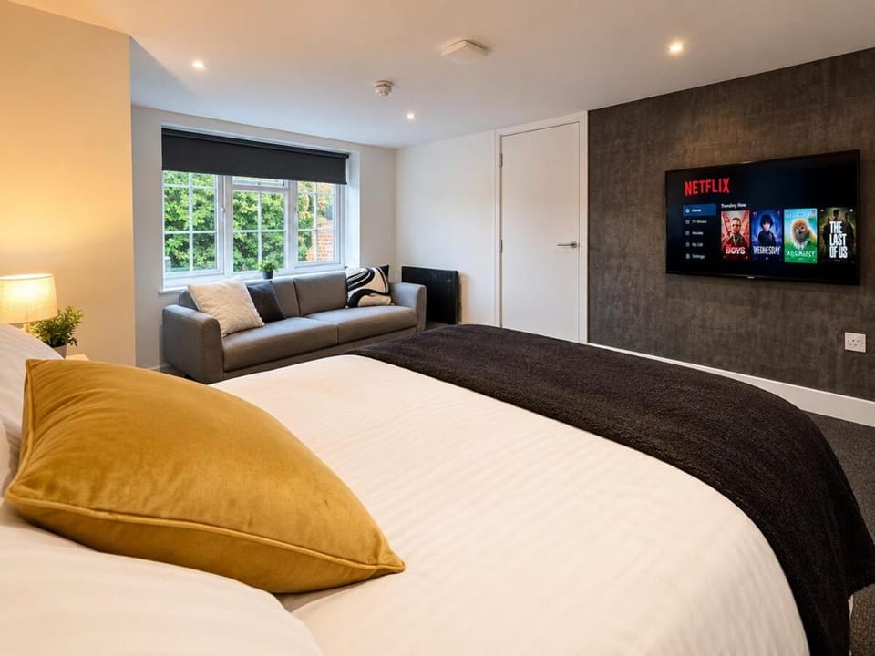 ST14 | 1-Bed Flat in Canterbury | Parking & WiFi Apartment in Canterbury
