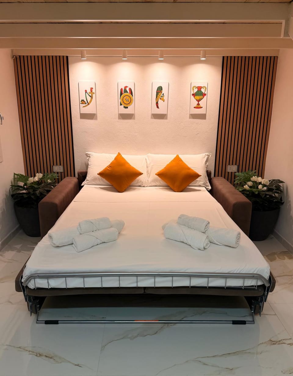 Bed, Living room, Photo of the whole room, Bedroom, towels