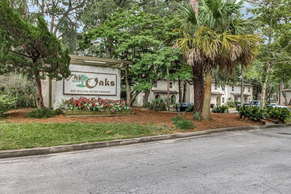 Joy, Relaxation & Style-2bd pet-friendly with parking Villa in Hilton Head Island