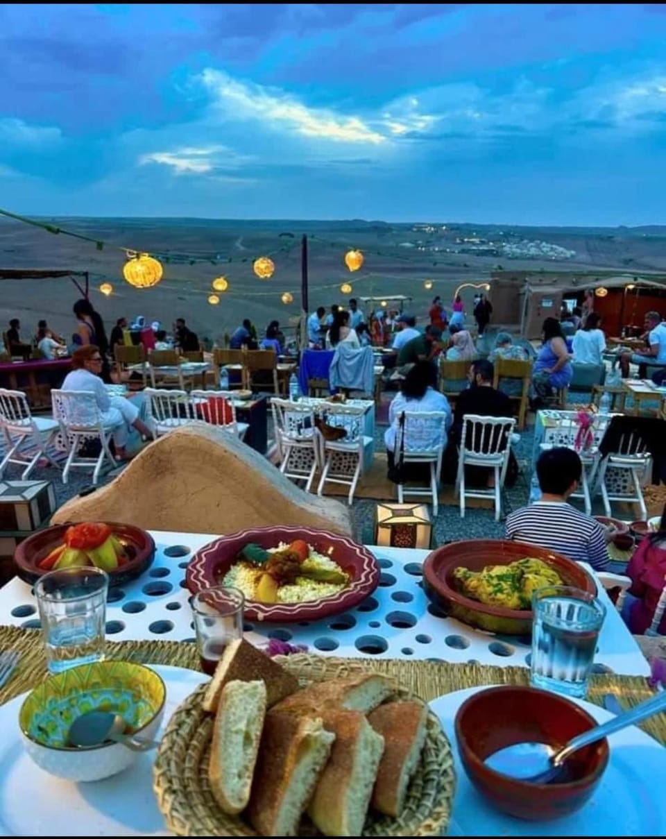 Food and drinks, Food, Breakfast, Lunch, Dinner, group of guests