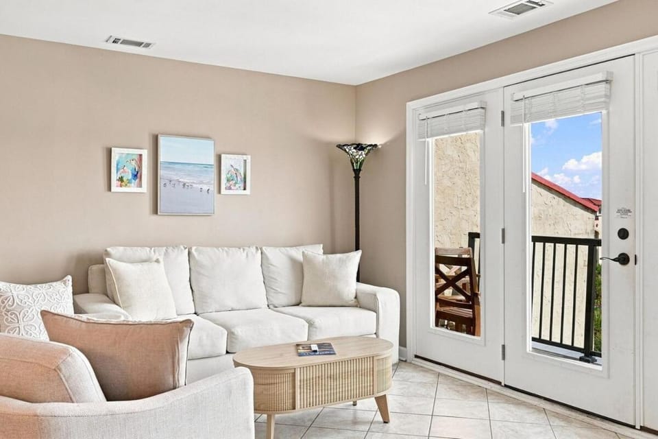 Oceanview, Pool, Beach Stay - Dolphin Dreams Delight Apartment in North Topsail Beach