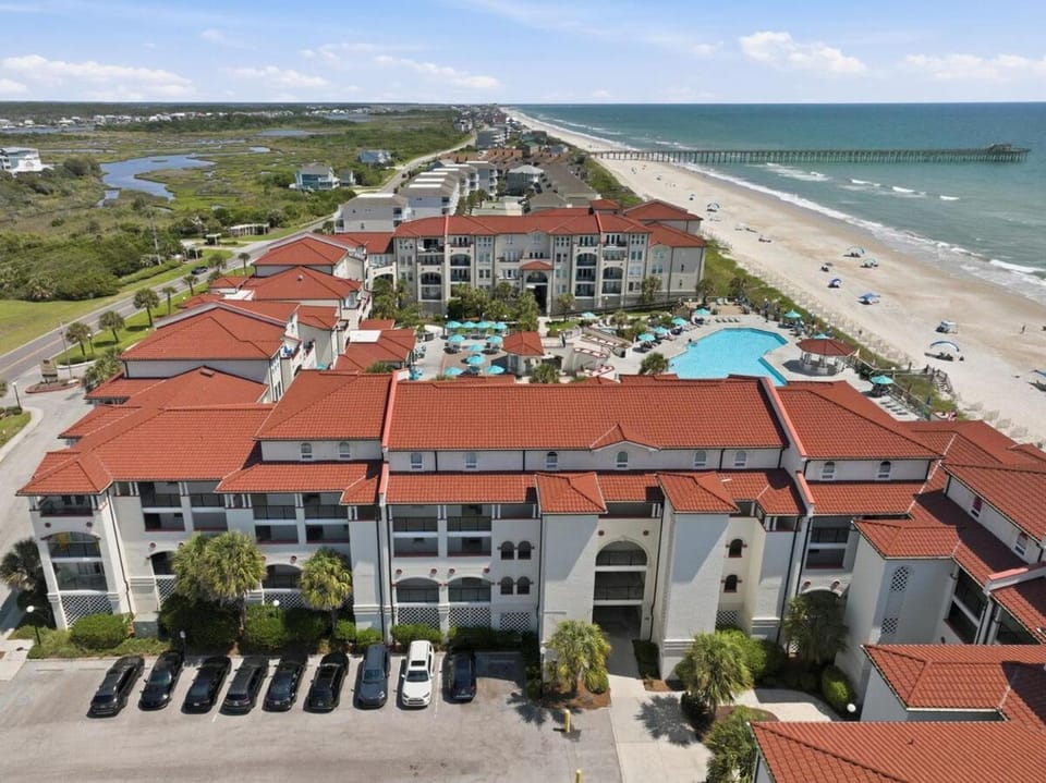 Oceanview, Pool, Beach Stay - Dolphin Dreams Delight Apartment in North Topsail Beach
