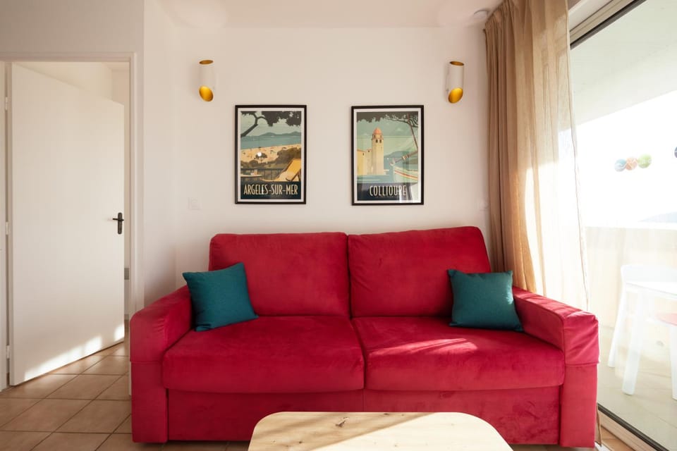 Living room, Seating area, air conditioner